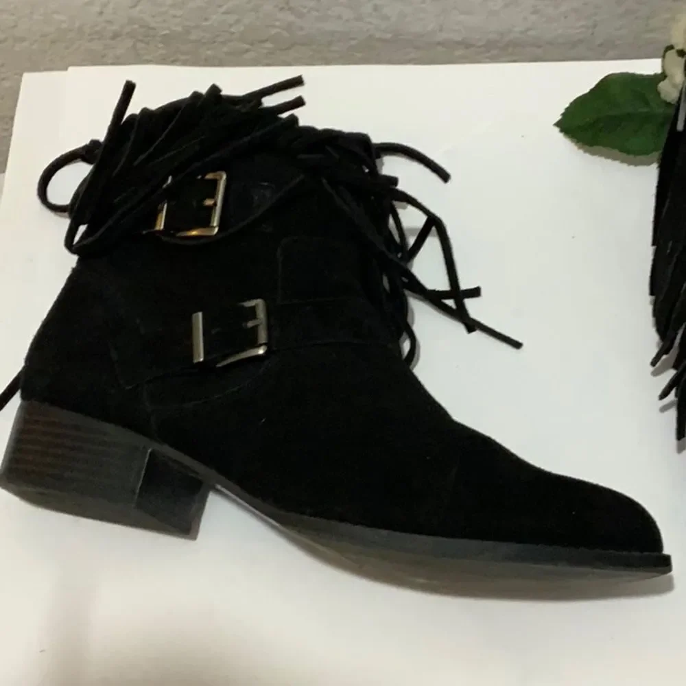 BCBG Capricorn Leather Fringed Bootie, Size  9/ 39 - Picture 5 of 13